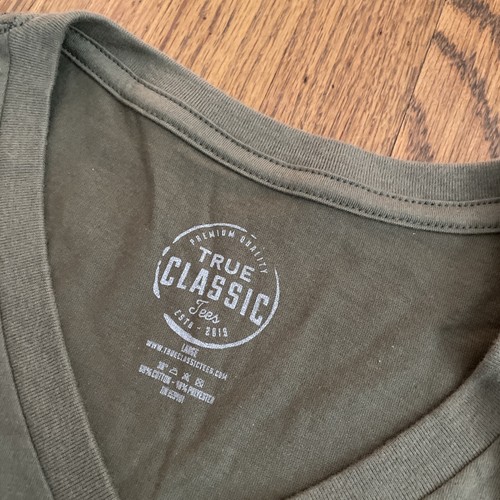 True Classic Premium Quality * V NECK * Tee T Shirt MILITARY GREEN Men's LARGE L - Picture 3 of 5