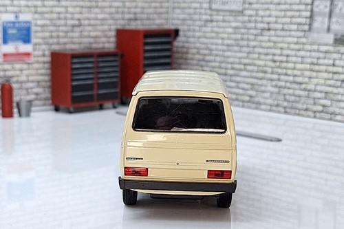 VW T3 Transporter Van - Cream 1:43 Scale Van Model - Picture 6 of 7