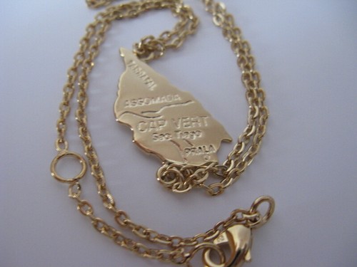 Dolly-Bijoux Bracelet Main CARTE PAYS CAP VERT 25 mm Plaqué Or 18K - Picture 2 of 2