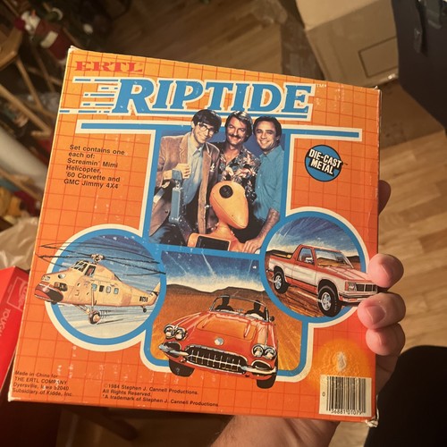 Ertl Riptide TV SHOW 3-TEILIGES GESCHENKSET VERPACKT NEU 1984 Hubschrauber, LKW, Vette - Bild 7 von 8