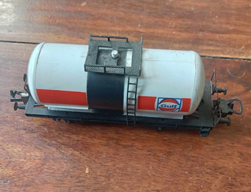 OO Gauge Wagon: Lima Grey Gulf Oil Tanker - Picture 2 of 6