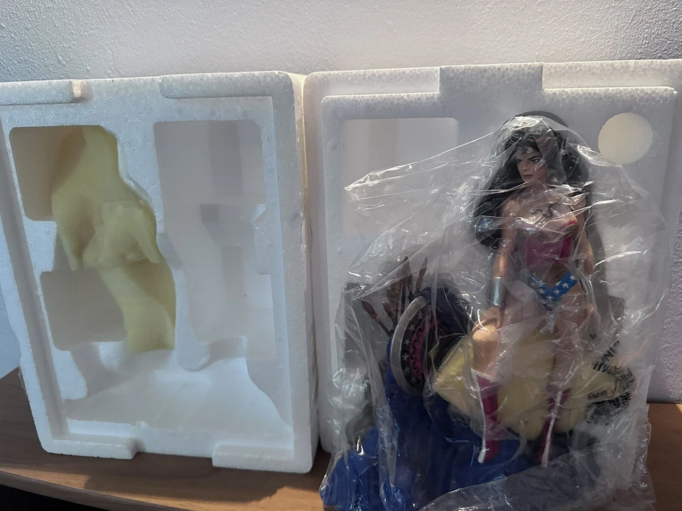 Estatua Wonder Woman Edición Limitada Foto 2 de 3