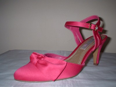 fuchsia heels wedding
