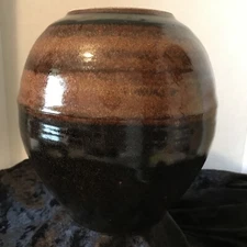 Vase Studio Art Pottery Handcrafted Signed 8” Brown Verigated Striped Pattern