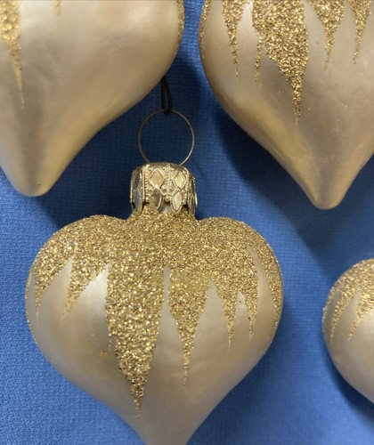 Weihnachtsschmuck, 7 Herzen perlmuttfarben mit Goldglitzer, West Germany. 2 Zoll. - Bild 2 von 3