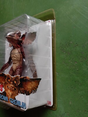 ！未開封！NECA GREMLINS BROWN GREMLIN フィギュア NECA Gremlins Brown Gremlin Figure Video Review - YouTube
