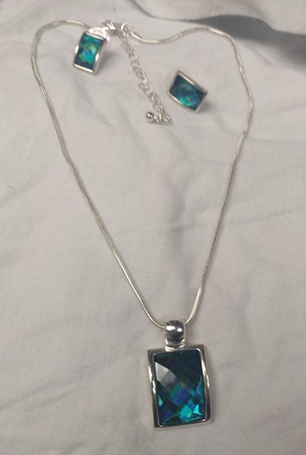 Kenneth Cole Jewelry Set. Necklace And Earrings - Picture 8 of 20