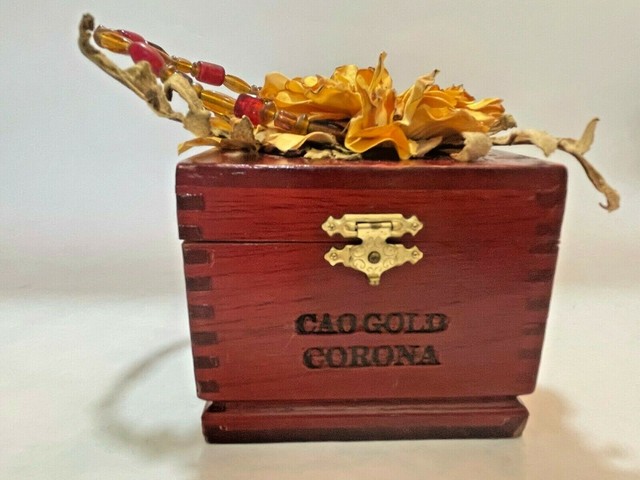 Unique Handmade Wooden Cigar Box with handle (stores 40 cigars)not included Unique Handmade Wooden Cigar Box with handle (stores 40 cigars)not included