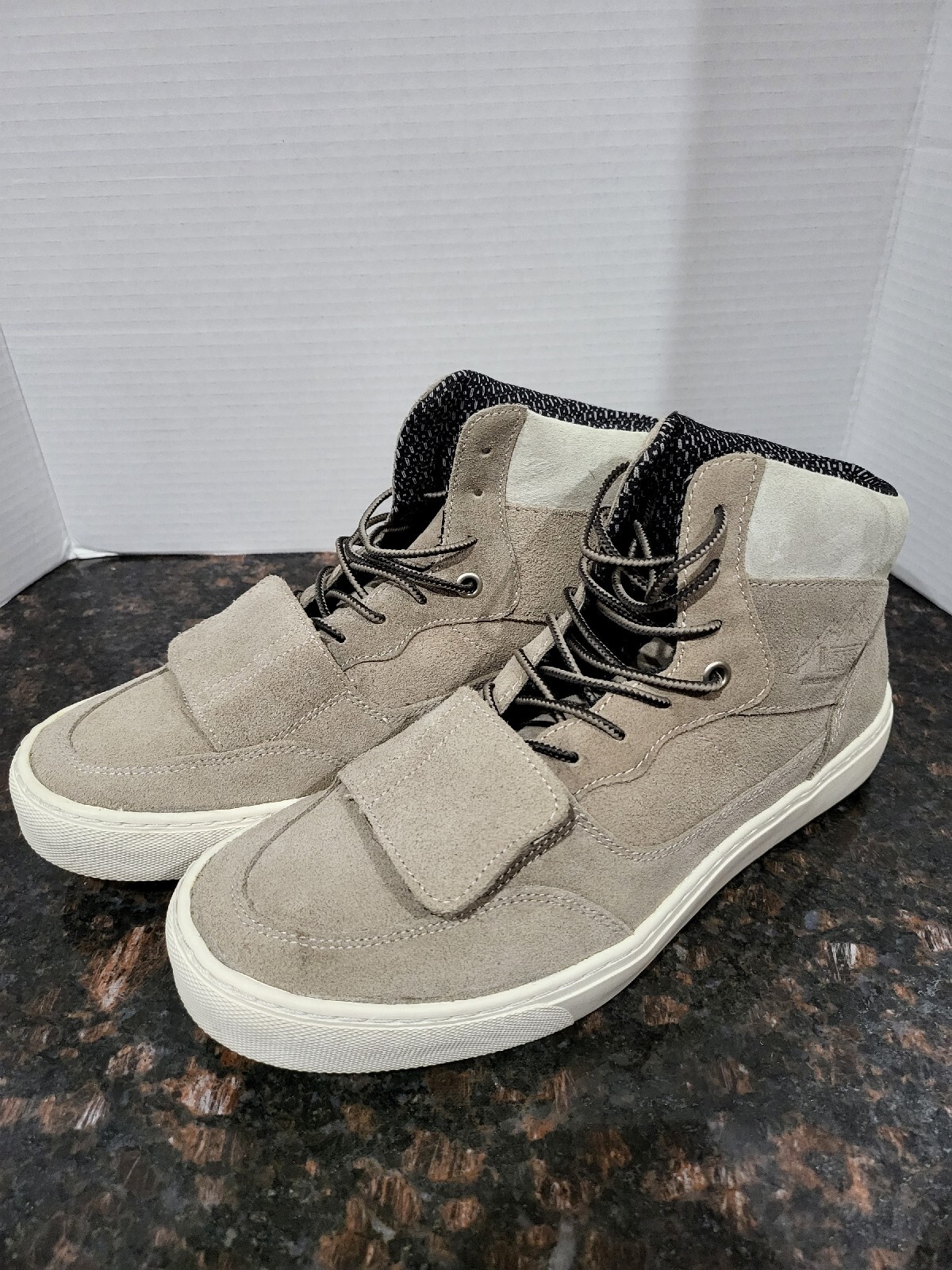 Size 10.5 - Vans Mountain Edition Waxed Suede Hum… - image 1