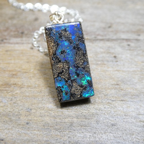 13.05 CT AUSTRALIAN BOULDER OPAL Pendant Necklace 925 Silver Jewellery Video - Picture 8 of 19