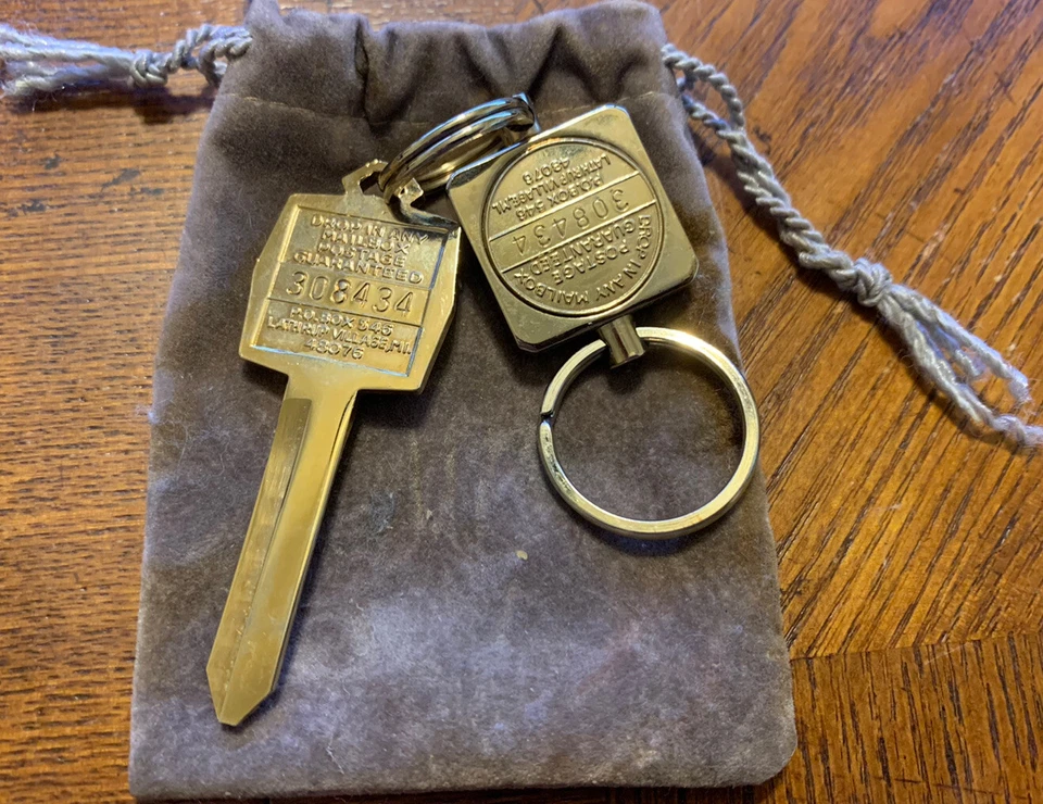 Lincoln Continental Mark III, IV, V, VI Uncut Key Diamond Collectors Town Car - Image 2 of 4