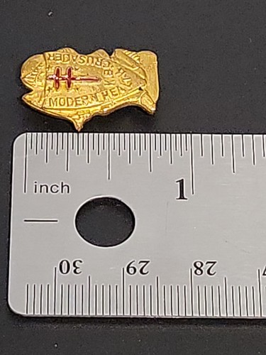 Vtg Red Cross Modern Health Crusader KB KNIGHT BANNERET Pin - Picture 6 of 6