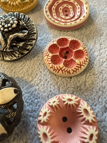 17 Vintage Buffed Celluloid Buttons Flowers Leaves lot Collection - Picture 4 of 9