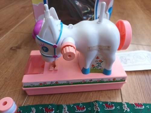 Vintage LOVELY PONY Hand Operated Children's Sewing Machine Boxed MLP KO - Picture 3 of 24