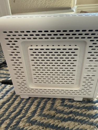 ARRIS Surfboard SB8200 Cable Modem Gigabit DOCSIS 3.1 - Photo 4/4