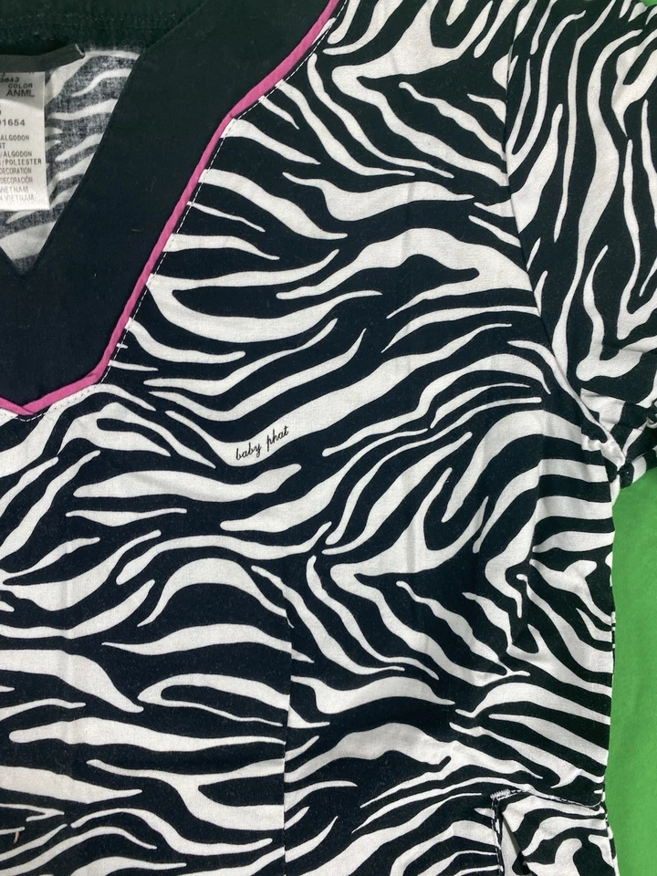 XS Zebra Patterned Unbranded Scrub Top - Image 4 of 4