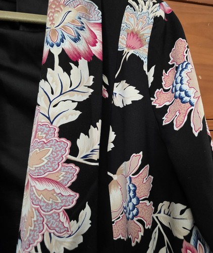 Chico's Größe 2 Large schwarz Blumenmuster Blazer vorne offen rosa Schnallenärmel - Bild 2 von 6