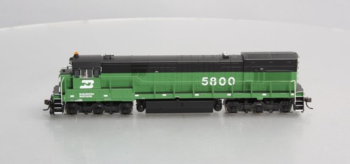 Atlas 7346 HO Scale Burlington Northern GE U30C Phase 3 Diesel Locomotive #5800 - Picture 2 of 12