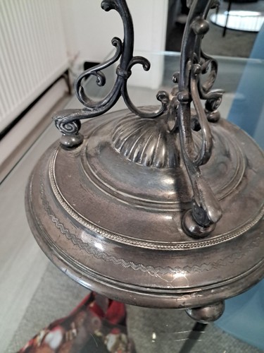 Antiguo centro de mesa de trompeta de peltre inglés lamentablemente sin vidrio con él - Imagen 5 de 13