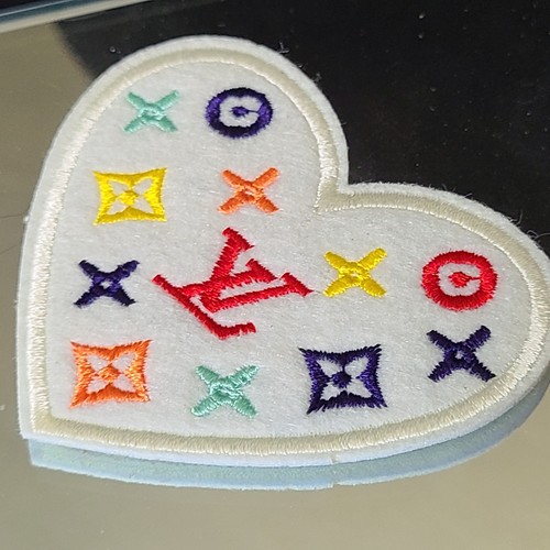 Parche en forma de corazón para planchar💜🩵💙💚💛 - Imagen 2 de 3