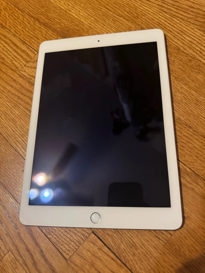 Apple iPad Air 2 A1566 64GB White/Space Gray 9.7" WiFi Touchscreen Tablet As Is - Image 2 of 3