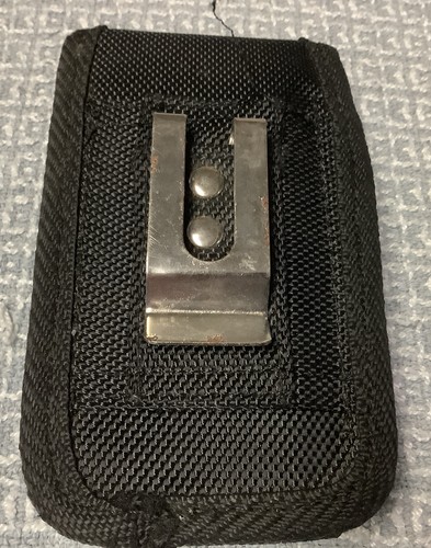 Funda negra pequeña abatible con soporte para teléfono celular con clip de cinturón de metal, usada - Imagen 3 de 9