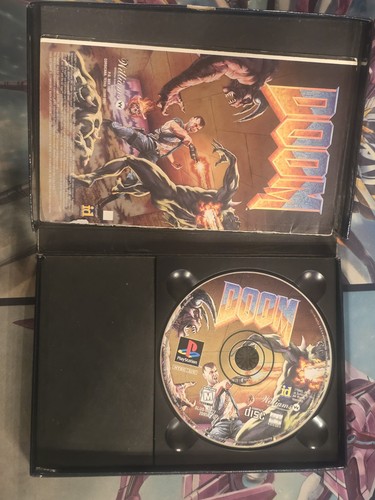 Doom Sony PlayStation 1 completo di manuale 1993 Williams testato scatola lunga - Foto 2 di 2