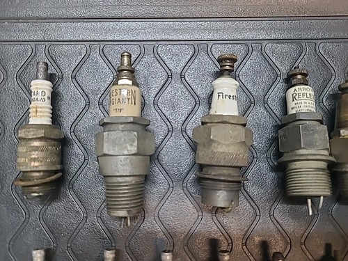 Lot of 35 Vintage Spark Plugs Firestone Arrow Wizard Stitt Trojan Wards Etc - Bild 3 von 9