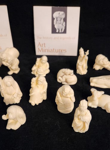 Vtg 1971 Jocar 25 Piece Art Miniatures Plastic Resin Oriental Netsuke & Booklets - Picture 6 of 11