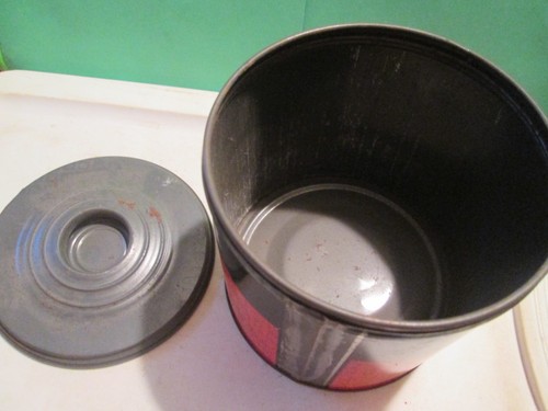 Vintage 70s Sir WALTER RALEIGH Smoking Pipe TOBACCO TIN with Metal Knob Lid USA - Picture 7 of 7