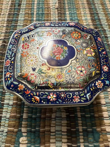 5x3” Made In England Tin With Attached Lid Floral