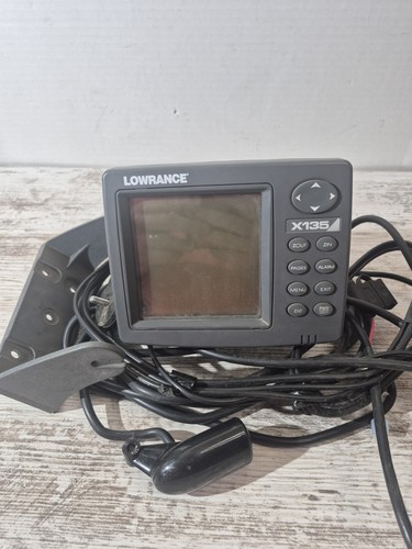 Cabezal Lowrance X135 con montaje y cables