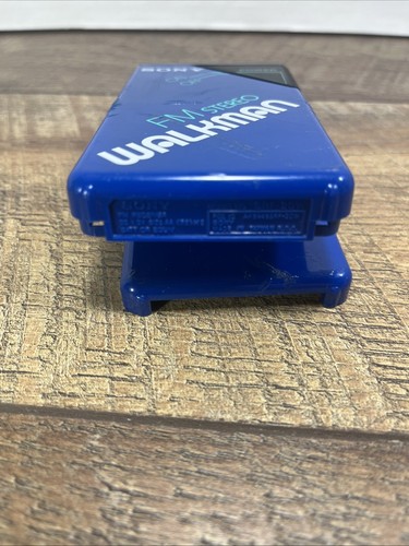 Vintage Sony SRF-20W FM Stereo Walkman - Picture 5 of 7