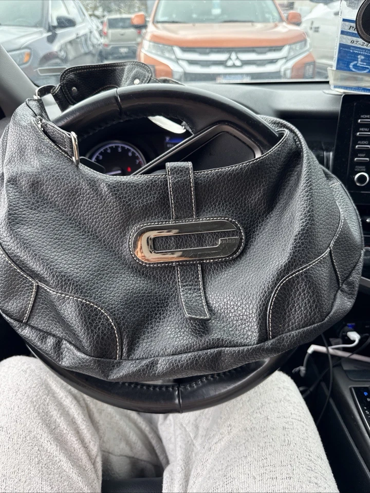 Bolso de Hombro Y2k Guess Cuero Sintético Negro Cartera Emblema Hebilla Excelente Estado Foto 2 de 3