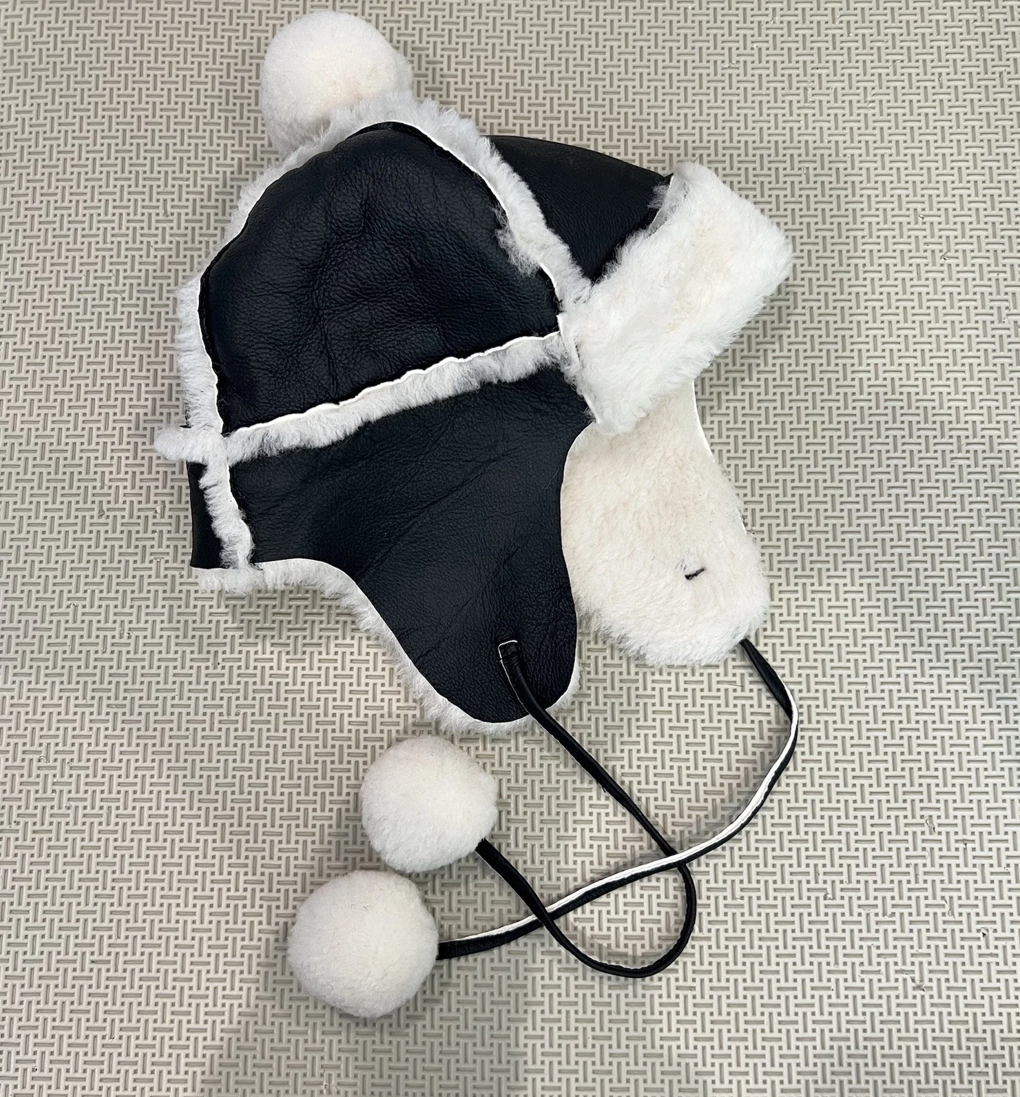 NWOT HISO Winter 100% Sheepskin Shearling Trapper Hat Size S