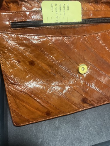 Cartera de piel de anguila vintage, 8 1/2" X 6"'S, usada pero en muy buen estado, limpia sin humo - Imagen 10 de 13