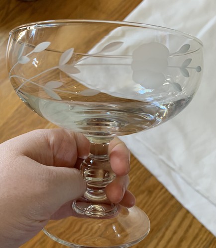 Glass Footed Dessert Bowls - Picture 3 of 3
