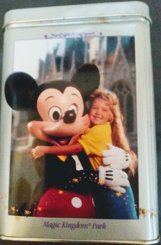 Disneyworld 25th anniversary Nestle Tin - Picture 2 of 5