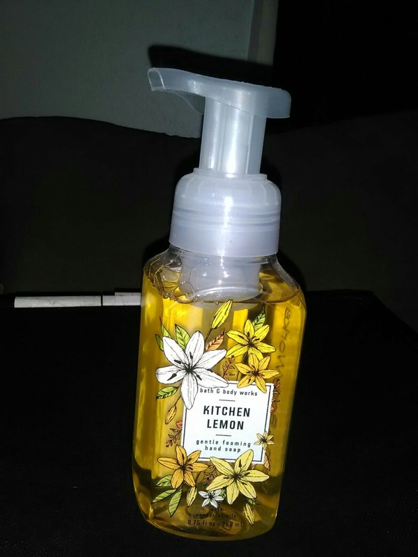 Kitchen Lemon Foaming Hand Soap *  Bath & Body Works * 8/75 Oz. New In Bottle!