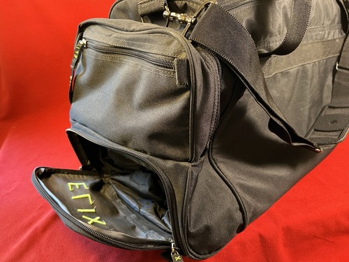Elixia 26” Black Duffle Bag - 8 Zippered Compartments- Shoe Compartment - Norway - Picture 8 of 17