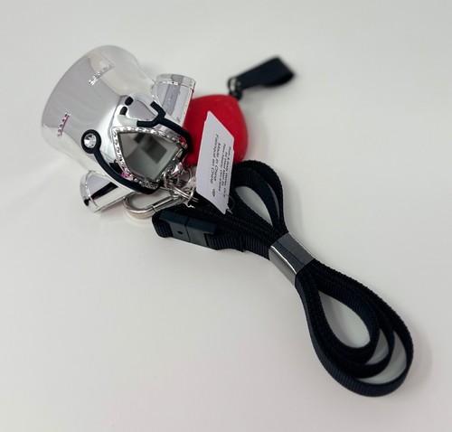 BATH & BODY WORKS SILVER NURSE SCRUBS HEART LANYARD POCKETBAC SANITIZER HOLDER - 第 4/4 張圖片