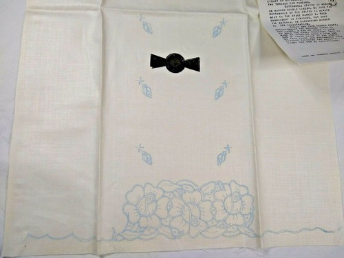 Progress Rose & Rose Buds Dish Towel 100% Pure Linen U.S.A. Cut Work Rust Mark - Picture 2 of 6