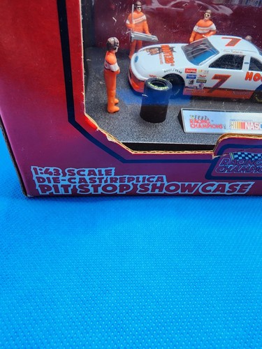 1/43 Pit Stop Showcase - #7 ALAN KULWICKI HOOTERS - 1993 NASCAR Racing Champions - Picture 4 of 6