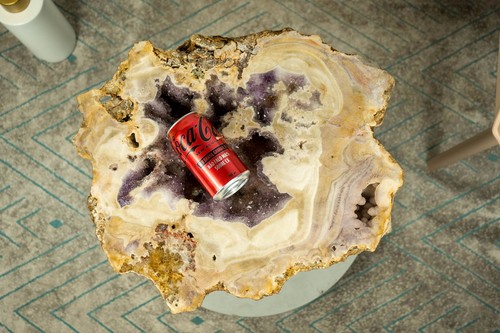 Gorgeous Crystal Coffee Table (or Side Table) with a Rare Pink Amethyst Geode - Picture 4 of 10