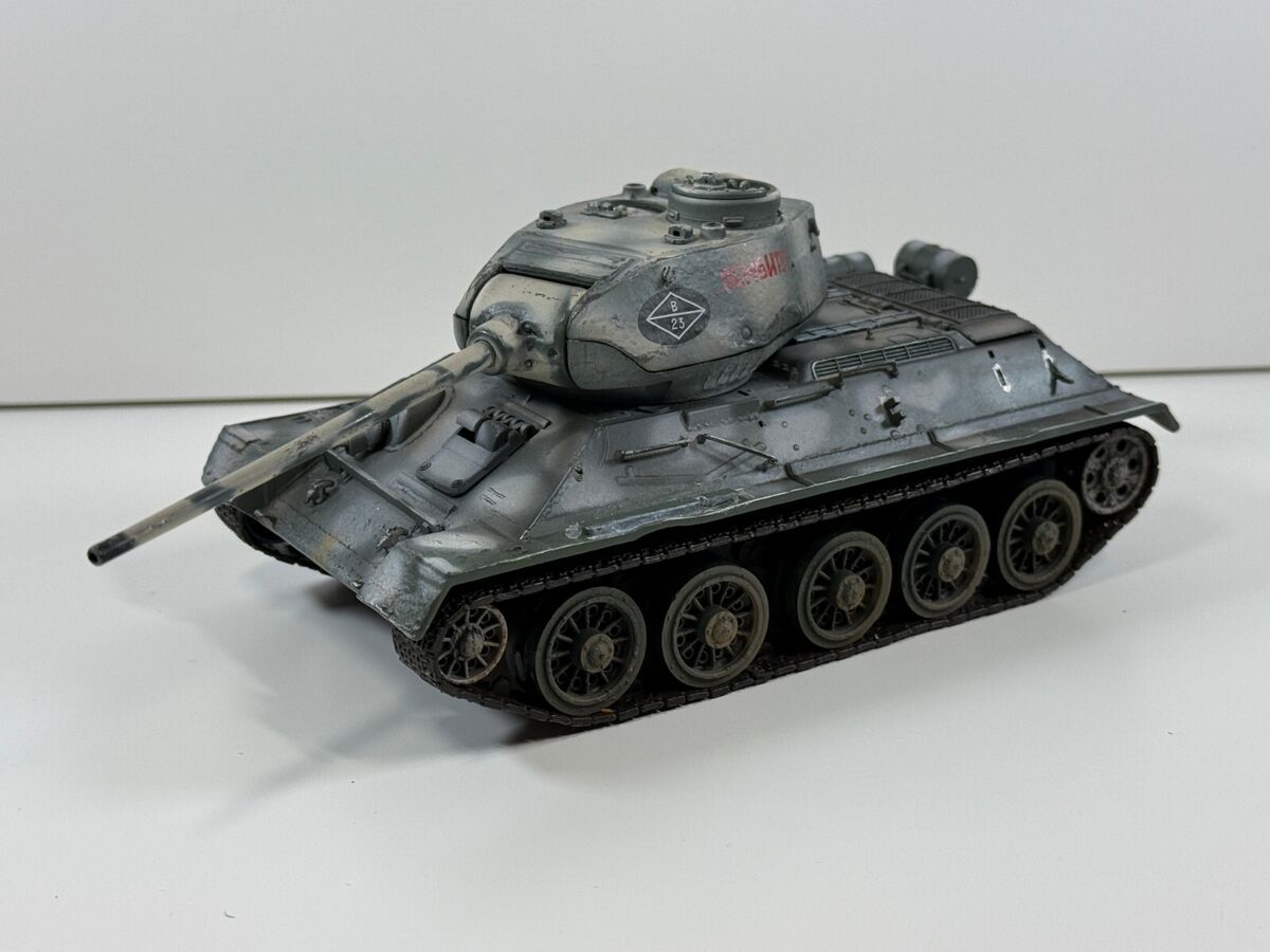 逆輸入 of Forces Valor 1 1945) Prussia (East T34/85 Russian #80318 戦車、軍用車両