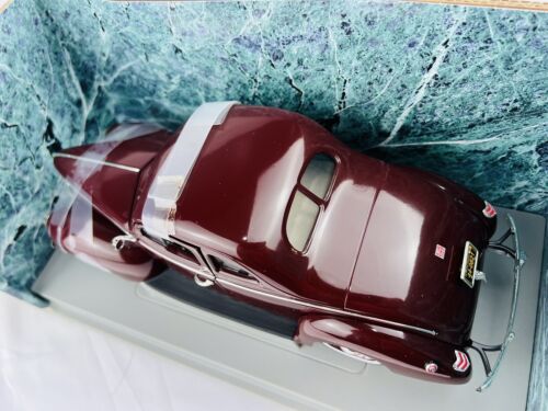 Ertl American Muscle scala 1:18 1940 Ford Deluxe Coupé. MODELLINO AUTO PRESSOCAST MARRONE - Foto 8 di 8