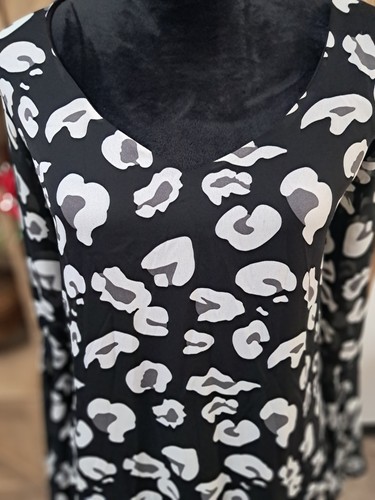 Show Me Your Mumu Small Black & White Leopard Print Tunic Bell Sleeves V-Neck - 第 5/8 張圖片