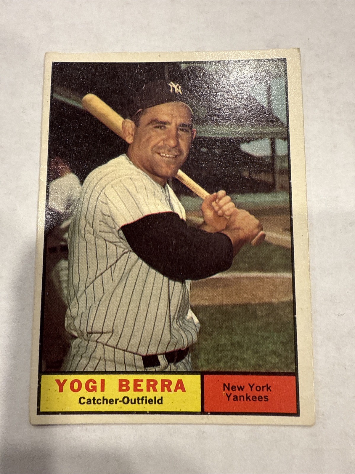 Yogi Berra 1961 Topps # 425 slight crease at top