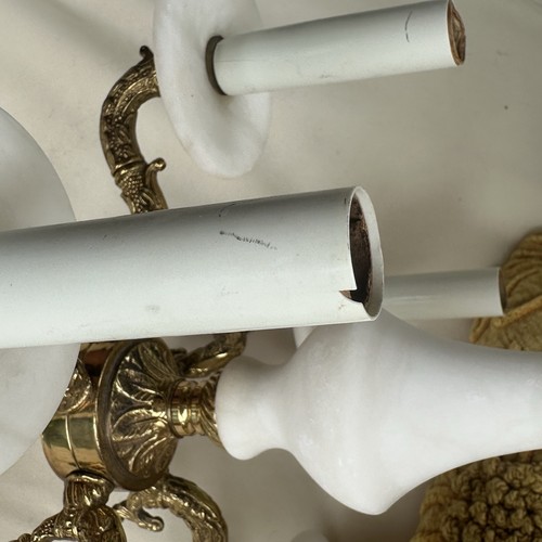 "Lámpara de araña de latón alabastro vintage provincial francesa 21,5"" blanca y dorada" - Imagen 12 de 13