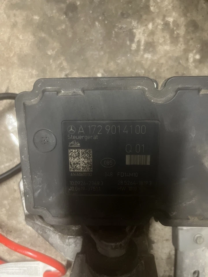 MERCEDES W204 BRAKE PUMP ABS ESP HYDRAULIC BRAKING UNIT A2049012500 - C220 2011 - Image 2 of 4